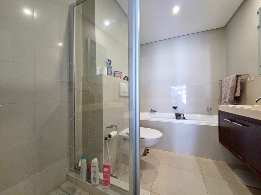 To Let 2 Bedroom Property for Rent in Green Point Western Cape